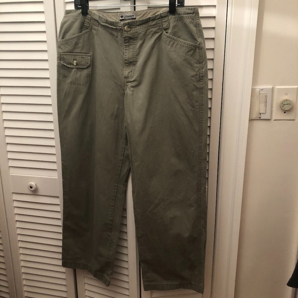Columbia women light green regular cut hiking pants,  16